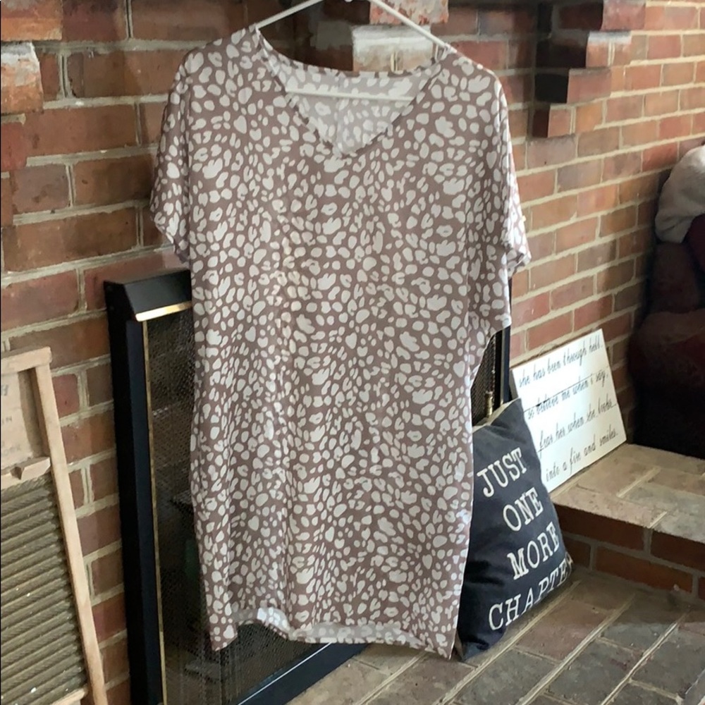 Tan and White Cream Dress With Pockets